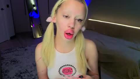 luna_beverly online show from July 5, 9:20 pm