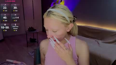 luna_beverly online show from August 4, 8:59 pm