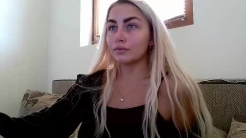 luna_blazer online show from October 4, 10:10 am