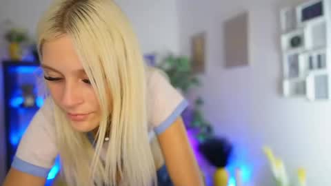 luna_grace18 online show from August 3, 4:56 pm