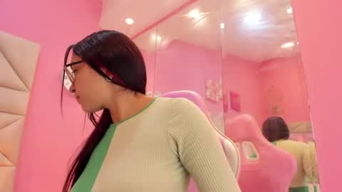 luna_hix online show from July 9, 12:18 pm