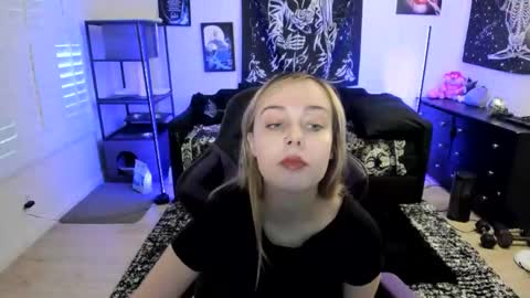 Luna online show from May 4, 7:39 pm