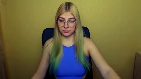 Snapshot of luna_lush_ chatting on February 6, 9:11 am Luna online show from February 6, 9:11 am