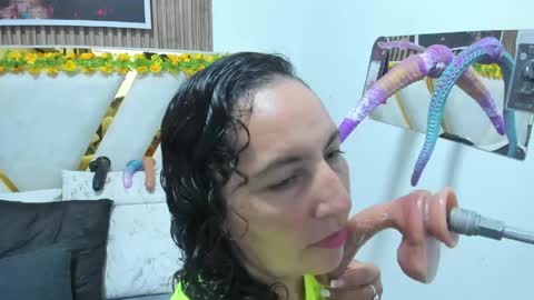luna_naughty1 online show from June 5, 7:53 pm