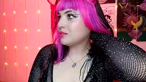 Snapshot of luna_ray420 chatting on January 13, 12:19 am MISS LUNA online show from January 13, 12:19 am