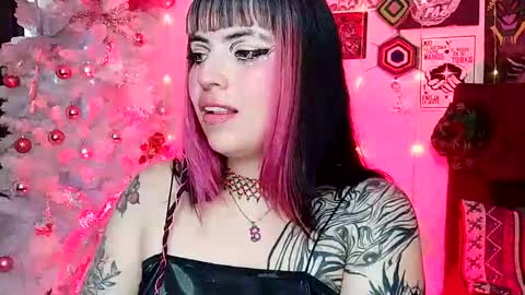 Snapshot of luna_ray420 chatting on December 21, 8:32 pm MISS LUNA online show from December 21, 8:32 pm