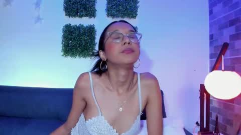 luna_valen online show from February 19, 4:12 am