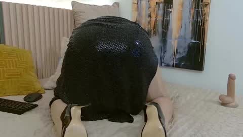 luna_valle online show from April 28, 2:27 am
