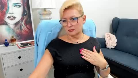 L u n a online show from July 22, 7:09 am