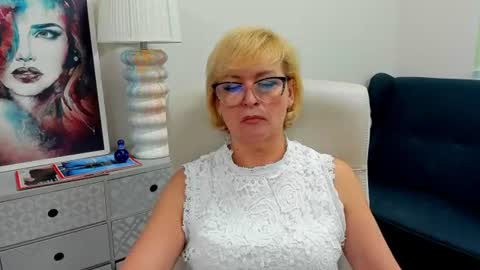 L u n a online show from June 18, 9:36 am