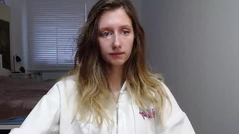 L U N A  online show from October 6, 5:24 am