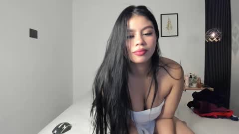 lunaa08 online show from April 22, 5:59 am