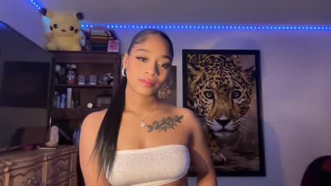 lunaa_11 online show from March 6, 9:20 pm