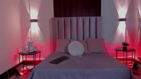 lunaa_moonn online show from February 11, 7:59 pm