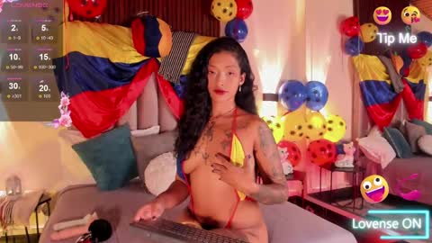 lunaa_moonn online show from June 5, 8:15 pm