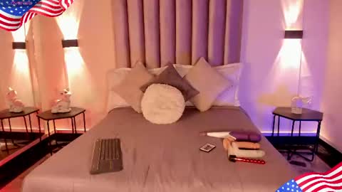 lunaa_moonn online show from July 4, 8:27 pm