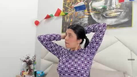 lunaasmithh online show from July 2, 11:38 am