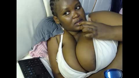 lunabloom01 online show from February 8, 9:35 am