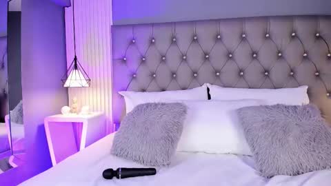 Luna  online show from March 4, 5:30 pm