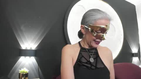 lunamisteriosa_ online show from November 14, 11:43 am