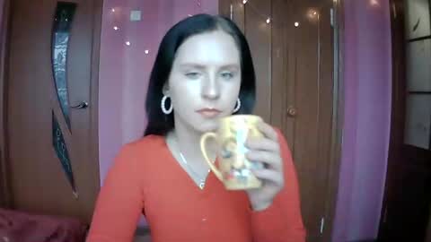 lunamystique_ online show from January 27, 9:23 am