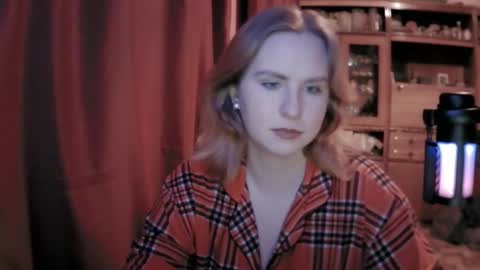 lunamystique_ online show from February 12, 5:14 pm