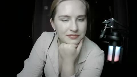 lunamystique_ online show from October 16, 8:22 pm