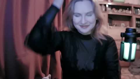 lunamystique_ online show from February 13, 10:44 pm