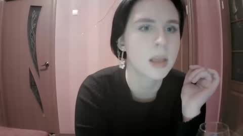 lunamystique_ online show from February 10, 8:00 pm