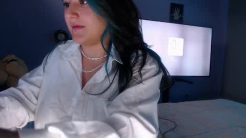 Julieth  online show from May 15, 4:10 pm