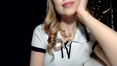 lunapeony online show from March 18, 8:36 pm