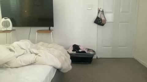 Luna ur fav online show from June 11, 5:04 am