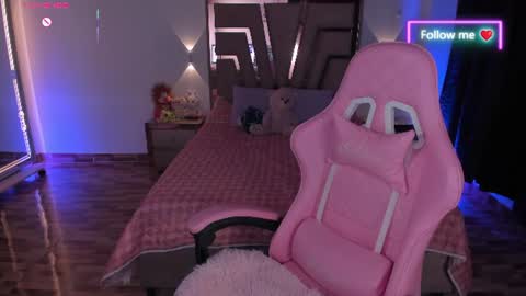 LUNA ROSE online show from June 18, 12:34 am