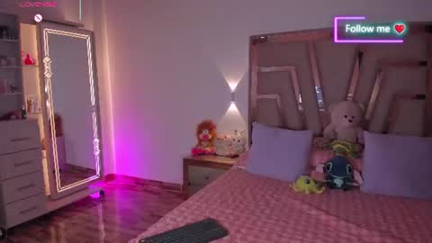 LUNA ROSE online show from June 20, 1:53 am