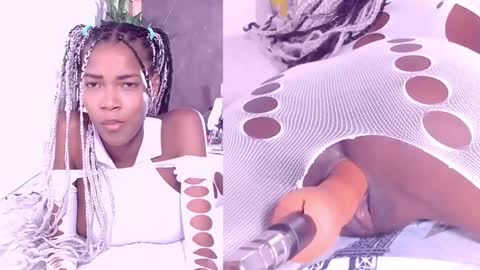 Snapshot of lunna_thomson chatting on October 9, 3:27 pm lunna online show from October 9, 3:27 pm