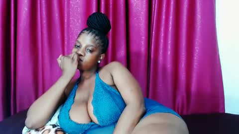 Snapshot of lustydesirex chatting on February 26, 3:10 pm lustydesirex online show from February 26, 3:10 pm