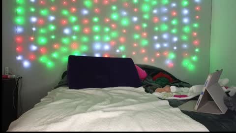 Snapshot of luvely_gurl chatting on December 26, 5:58 am Shauna online show from December 26, 5:58 am