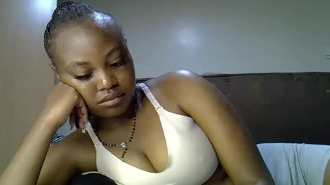 Snapshot of luvly_ebonny chatting on September 12, 2:23 am Tracy online show from September 12, 2:23 am