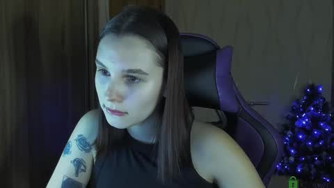 Snapshot of luvmeeow chatting on December 8, 3:00 am Ann online show from December 8, 3:00 am