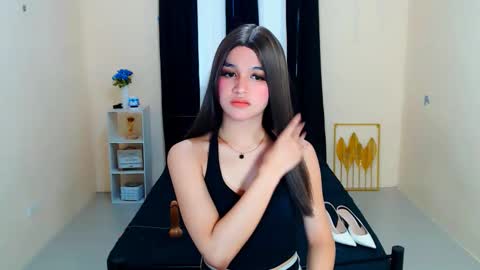 Snapshot of lux_white chatting on September 27, 3:14 am queen lux online show from September 27, 3:14 am