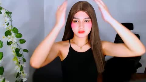 queen lux online show from November 8, 7:57 am