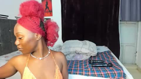 luxedollxoxoo online show from December 17, 8:13 pm