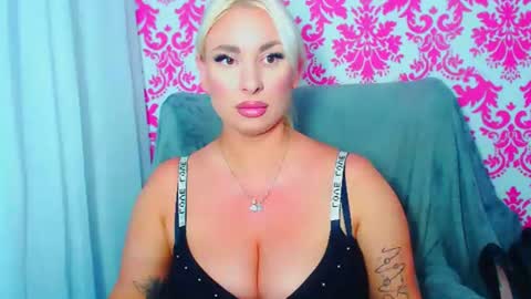 Luxuriaa online show from August 6, 10:06 pm