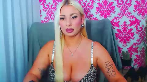 Luxuriaa online show from November 13, 8:52 pm