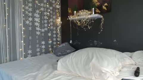 Snapshot of luxurylips chatting on February 10, 8:09 am Lux for your fun online show from February 10, 8:09 am