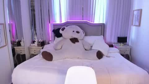 lya_brown online show from March 3, 12:44 pm