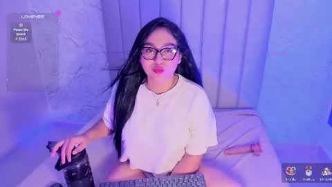 LYA DUBOIS  online show from July 11, 9:15 pm