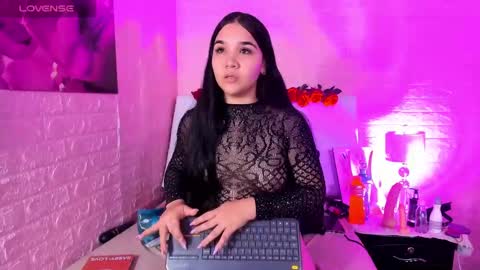 Snapshot of lyaa_collins_ chatting on September 11, 12:05 pm Lya online show from September 11, 12:05 pm