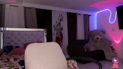 Snapshot of lyann_ chatting on February 24, 3:31 am Lyann  online show from February 24, 3:31 am