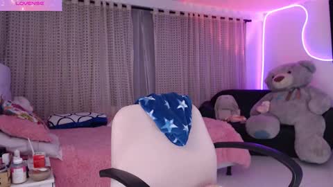 Snapshot of lyann_ chatting on October 22, 2:49 am Lyann  online show from October 22, 2:49 am